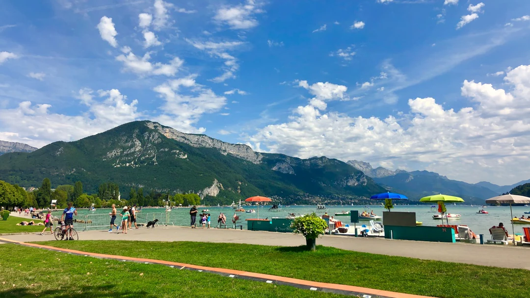 A lake park with mountains in a 16:9 frame, expanded from a 4:3 photo